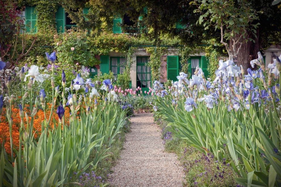 From Paris: Private Trip to Giverny, Monets House & Museum - Languages Available