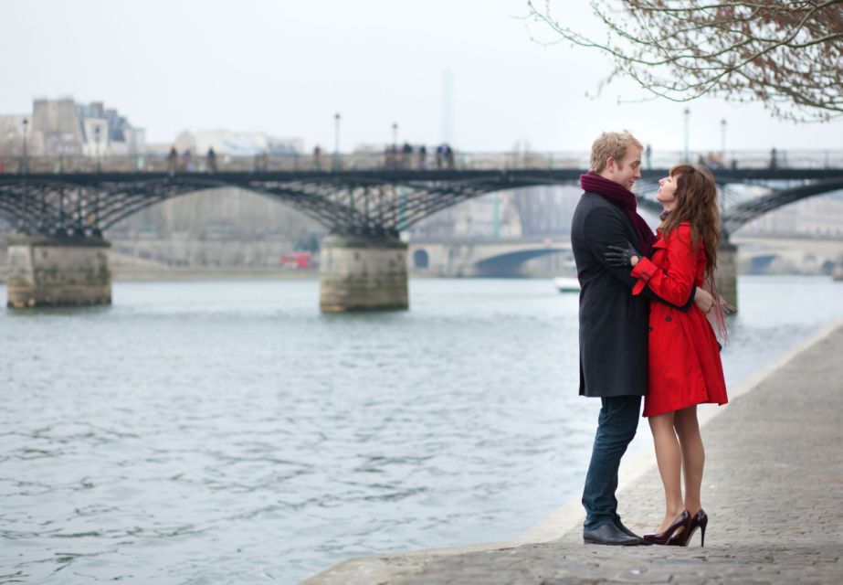 Inspiring Paris Walking Tour for Couples - Key Points