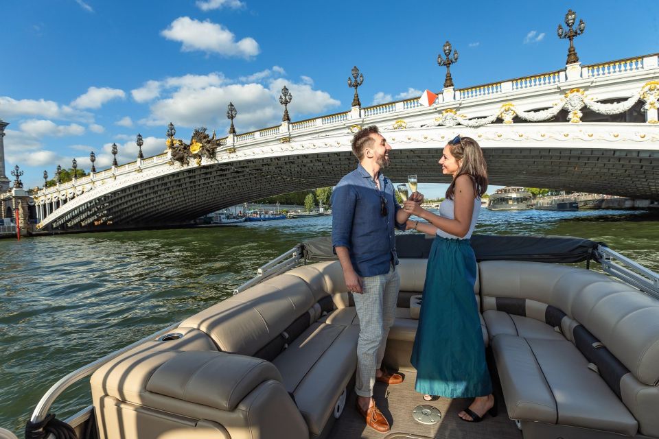 Romantic Photo Shooting on a Private Boat in Paris - Activity Highlights