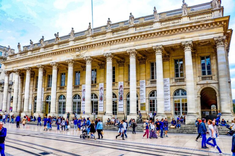 Bordeaux: Private Exclusive History Tour With a Local Expert