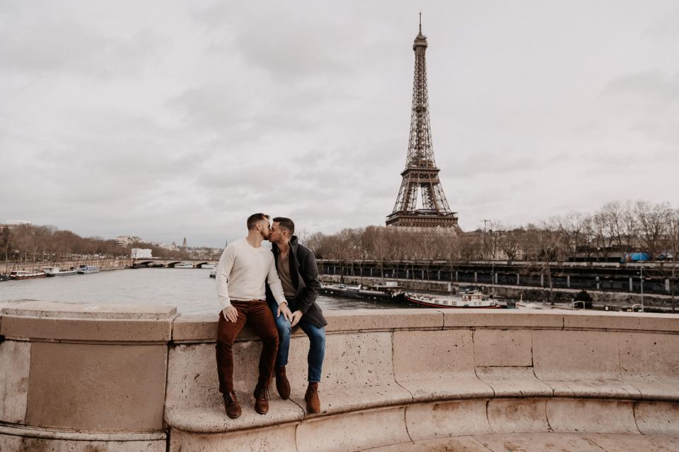 Eiffel Tower Proposal Lgbtqia+ / 1h Photographer - Meeting Point Details