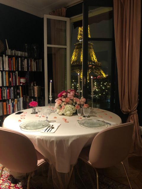 Cosy Private Romantic Dinner in Front of the Eiffel Tower - Key Points