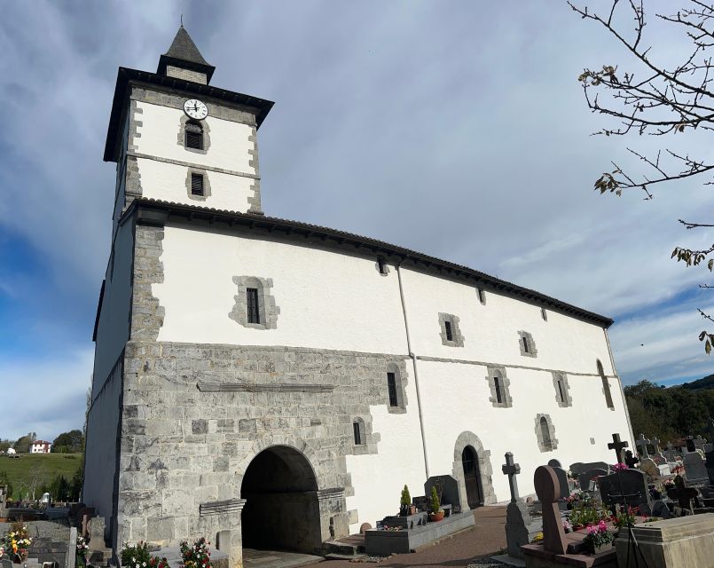 Biarritz : Day Tour of the Most Beautiful Basque Villages - Vehicle and Onboard Amenities