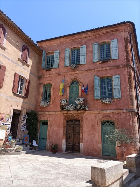 The Most Beautiful Villages of Luberon - Lively Markets in Lourmarin