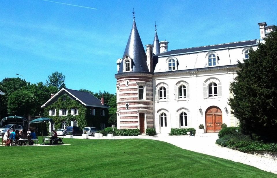 Loire Castles: Private Round Transfer From Paris Tour Details