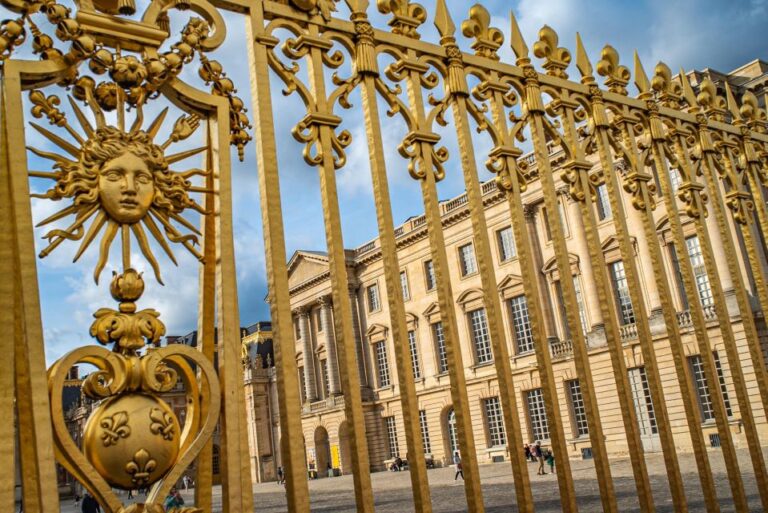 From Paris: Versailles Palace & Gardens Private Guided Tour