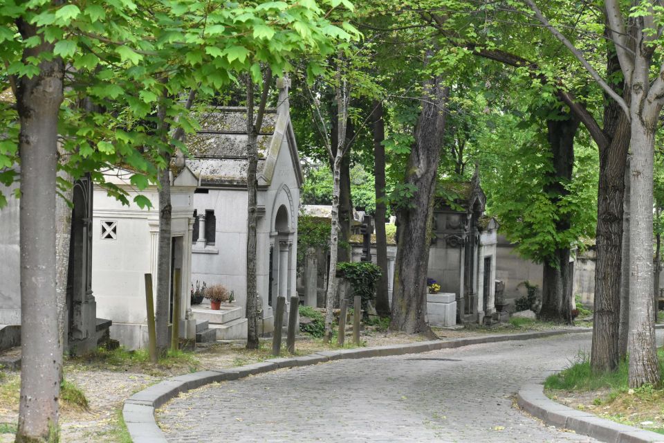 Paris: LGBTQ+ Tour of Père Lachaise Cemetery - Itinerary