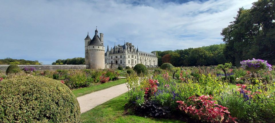 Chambord and Chenonceau Day Trip With Licensed Guide - Live Tour Guide