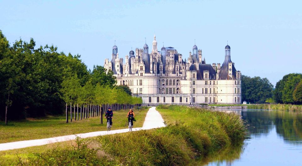 Paris: Loire Valley Chambord Castle, Wine Tasting & Lunch - Experience